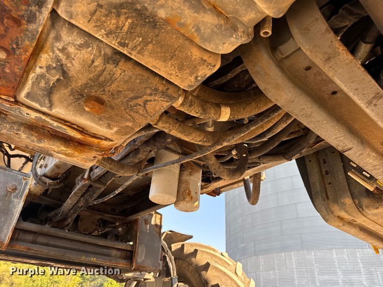 image for item DW6616 2013 RoGator RG1100 spreader