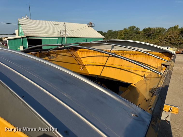 image for item DW6616 2013 RoGator RG1100 spreader