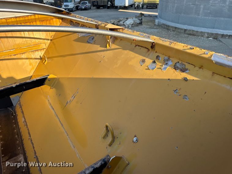 image for item DW6616 2013 RoGator RG1100 spreader