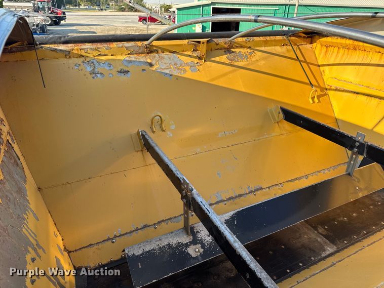 image for item DW6616 2013 RoGator RG1100 spreader