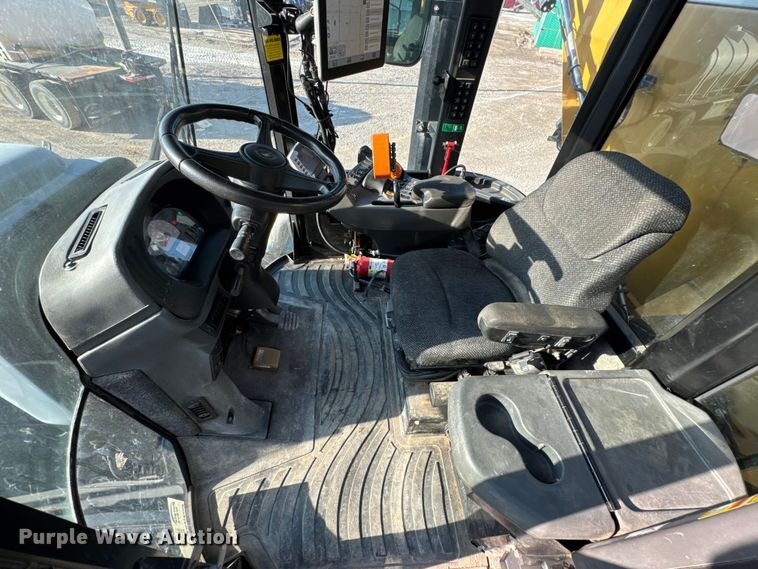 image for item DW6616 2013 RoGator RG1100 spreader