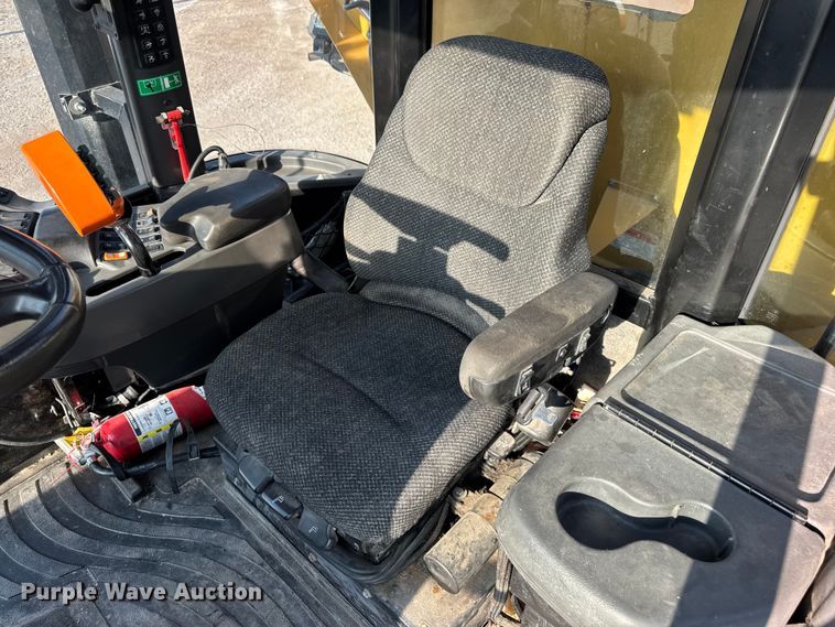 image for item DW6616 2013 RoGator RG1100 spreader