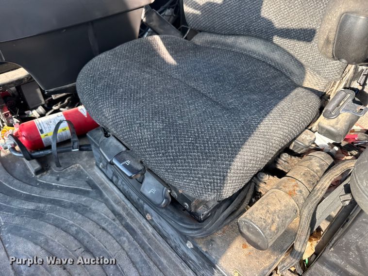 image for item DW6616 2013 RoGator RG1100 spreader