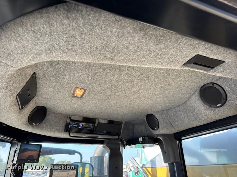 image for item DW6616 2013 RoGator RG1100 spreader