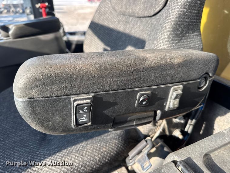 image for item DW6616 2013 RoGator RG1100 spreader