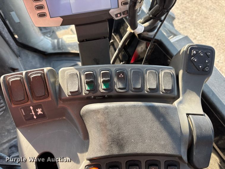 image for item DW6616 2013 RoGator RG1100 spreader