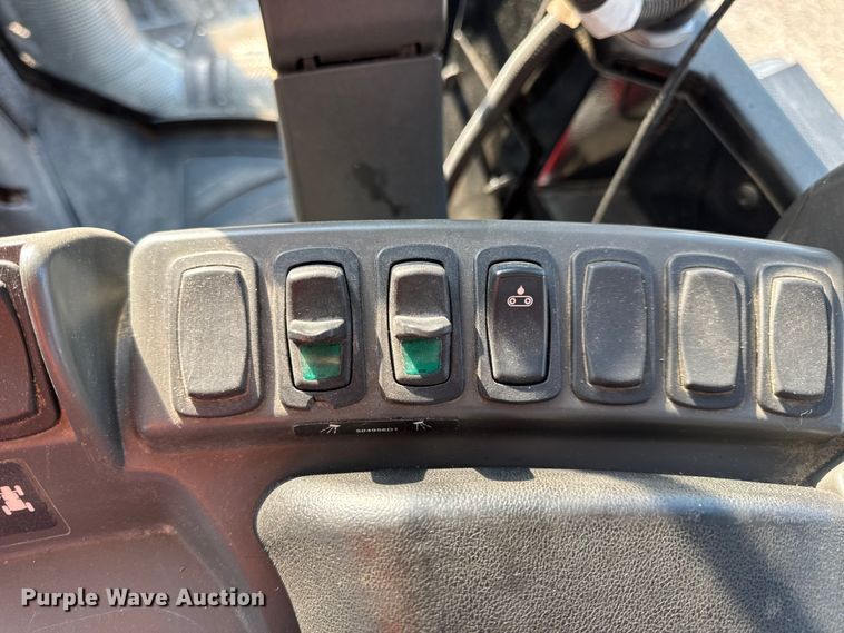 image for item DW6616 2013 RoGator RG1100 spreader