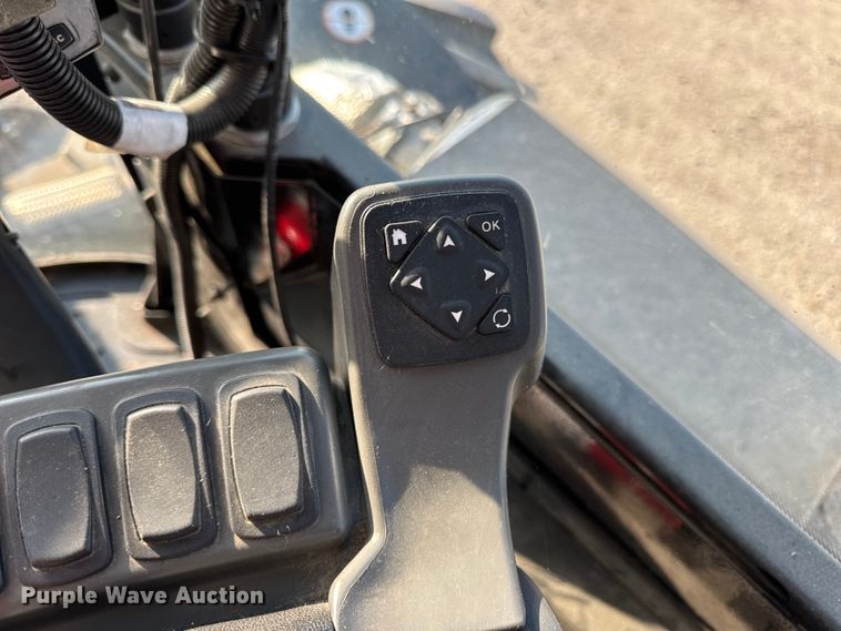 image for item DW6616 2013 RoGator RG1100 spreader