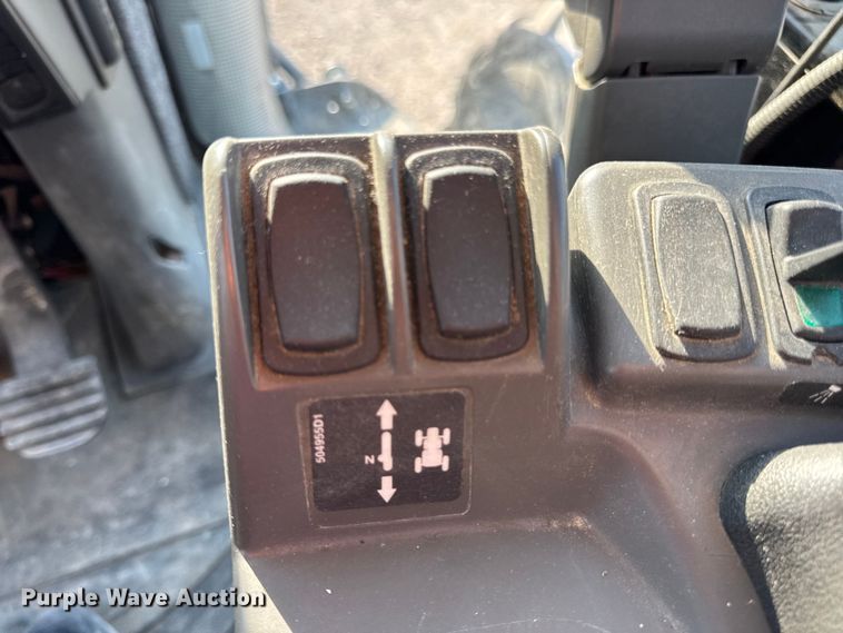 image for item DW6616 2013 RoGator RG1100 spreader