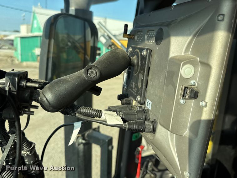 image for item DW6616 2013 RoGator RG1100 spreader