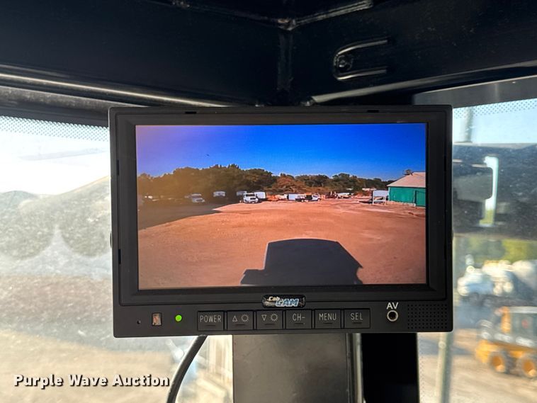 image for item DW6616 2013 RoGator RG1100 spreader