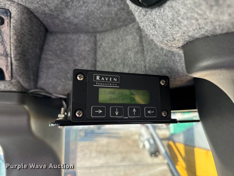 image for item DW6616 2013 RoGator RG1100 spreader