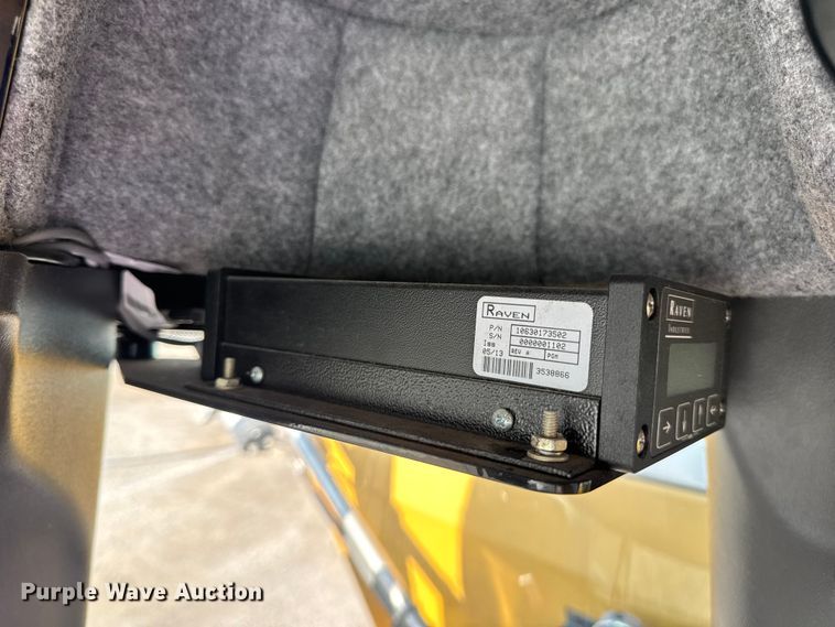 image for item DW6616 2013 RoGator RG1100 spreader