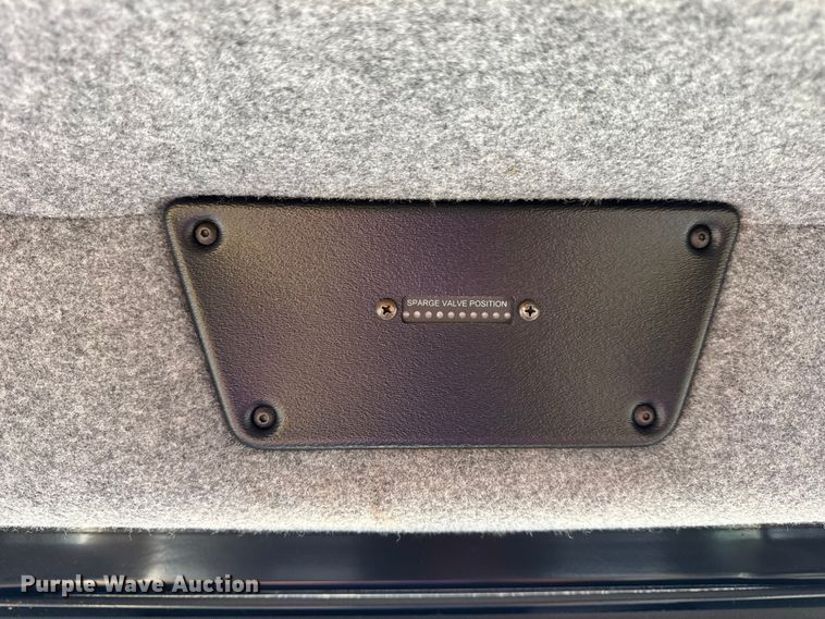 image for item DW6616 2013 RoGator RG1100 spreader