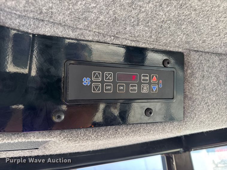 image for item DW6616 2013 RoGator RG1100 spreader