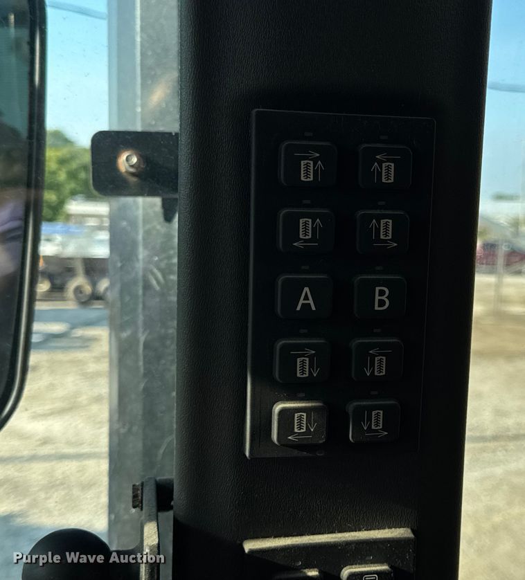 image for item DW6616 2013 RoGator RG1100 spreader