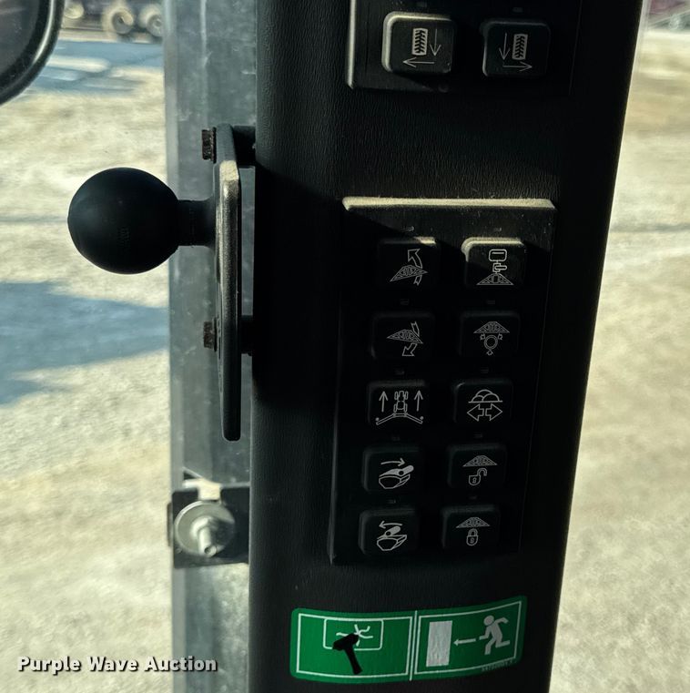 image for item DW6616 2013 RoGator RG1100 spreader