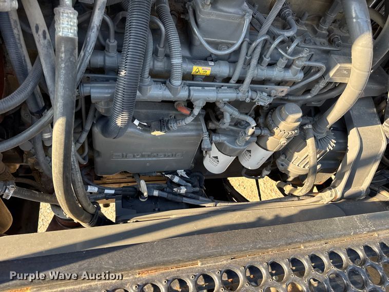 image for item DW6616 2013 RoGator RG1100 spreader