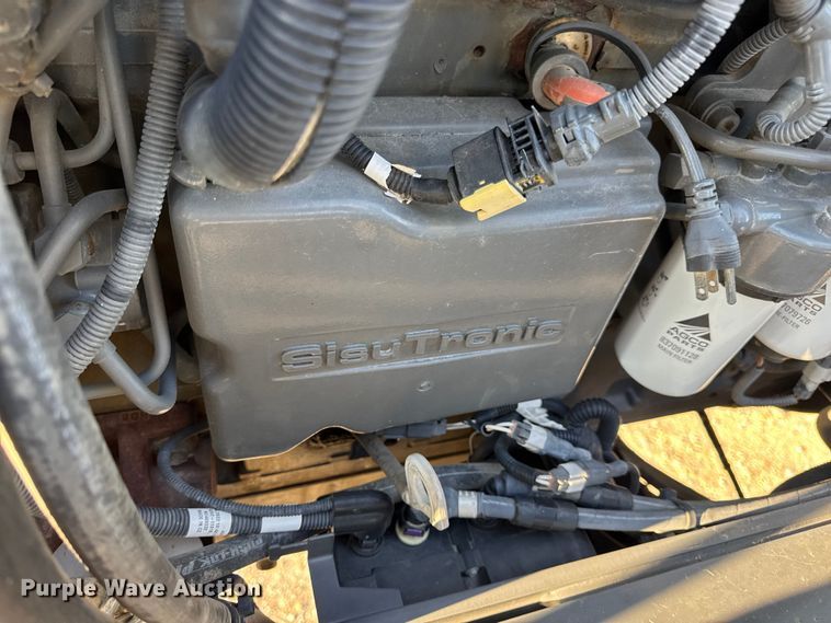 image for item DW6616 2013 RoGator RG1100 spreader