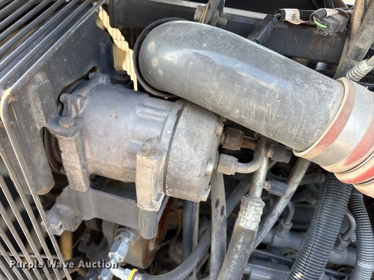 image for item DW6616 2013 RoGator RG1100 spreader