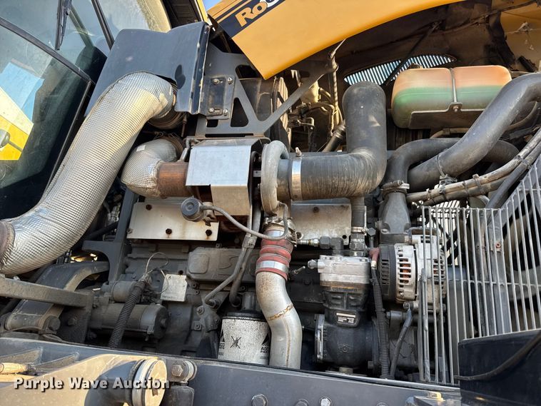 image for item DW6616 2013 RoGator RG1100 spreader