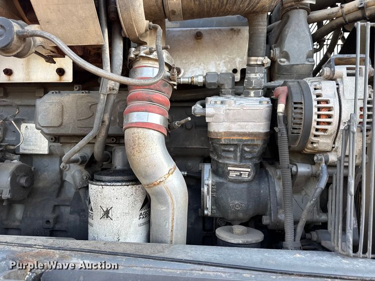 image for item DW6616 2013 RoGator RG1100 spreader