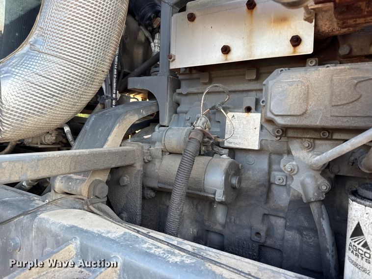 image for item DW6616 2013 RoGator RG1100 spreader