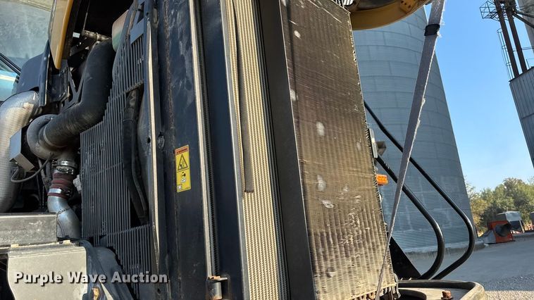 image for item DW6616 2013 RoGator RG1100 spreader