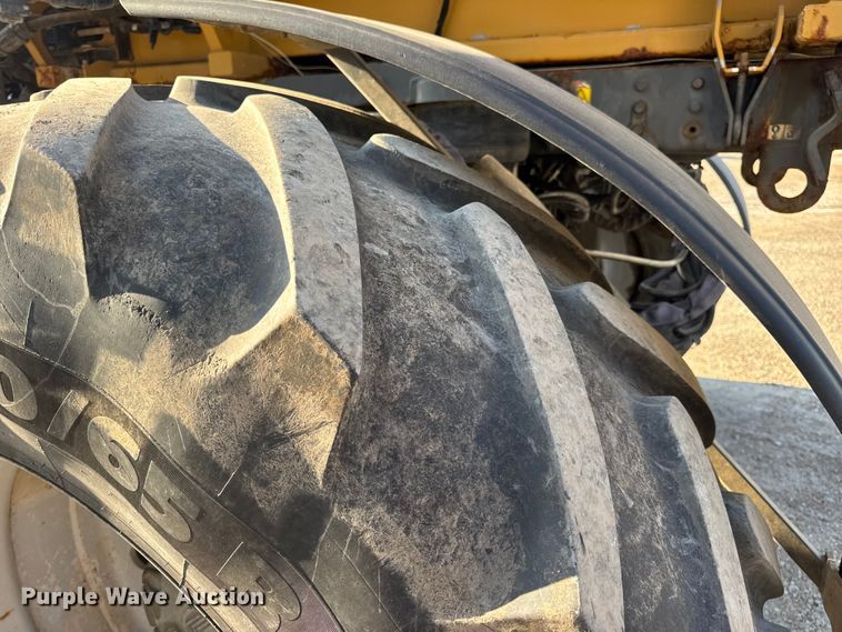 image for item DW6616 2013 RoGator RG1100 spreader