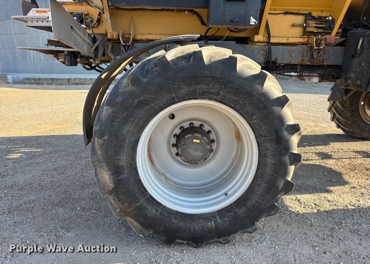 image for item DW6616 2013 RoGator RG1100 spreader