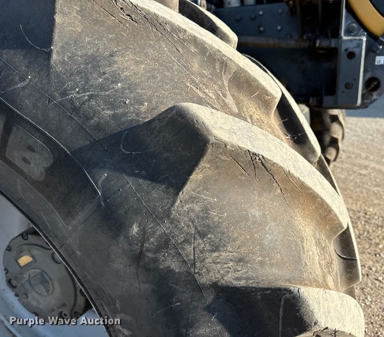 image for item DW6616 2013 RoGator RG1100 spreader