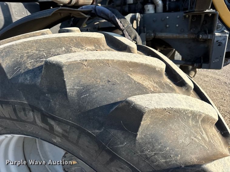 image for item DW6616 2013 RoGator RG1100 spreader