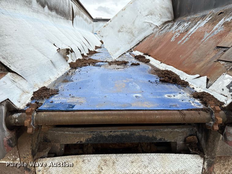 image for item DX7986 2013 Trinity  Eagle Bridge live bottom trailer