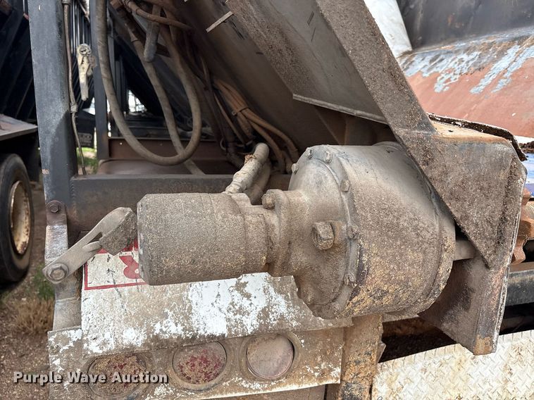 image for item DX7986 2013 Trinity  Eagle Bridge live bottom trailer