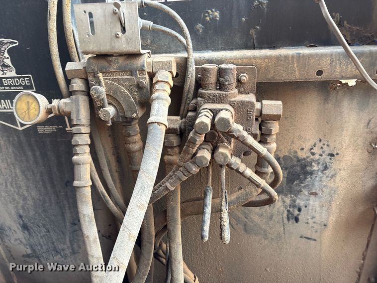 image for item DX7986 2013 Trinity  Eagle Bridge live bottom trailer