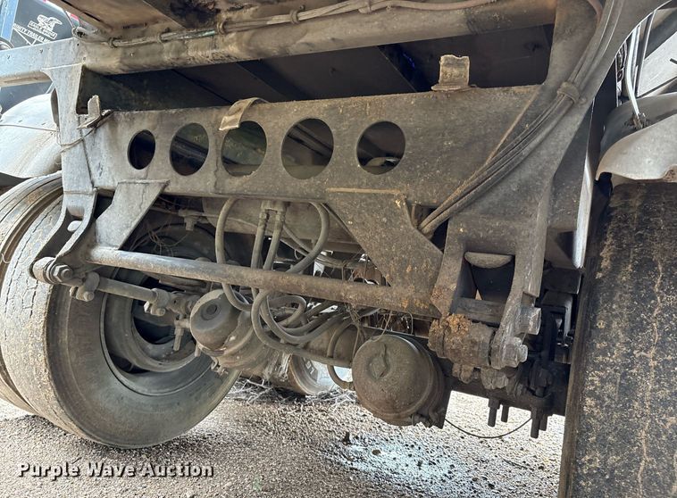 image for item DX7986 2013 Trinity  Eagle Bridge live bottom trailer