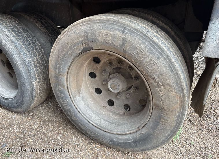 image for item DX7986 2013 Trinity  Eagle Bridge live bottom trailer