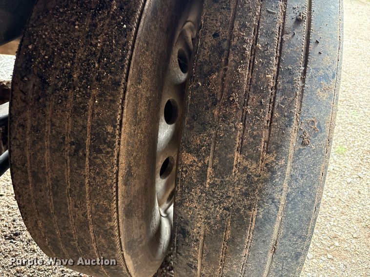 image for item DX7986 2013 Trinity  Eagle Bridge live bottom trailer