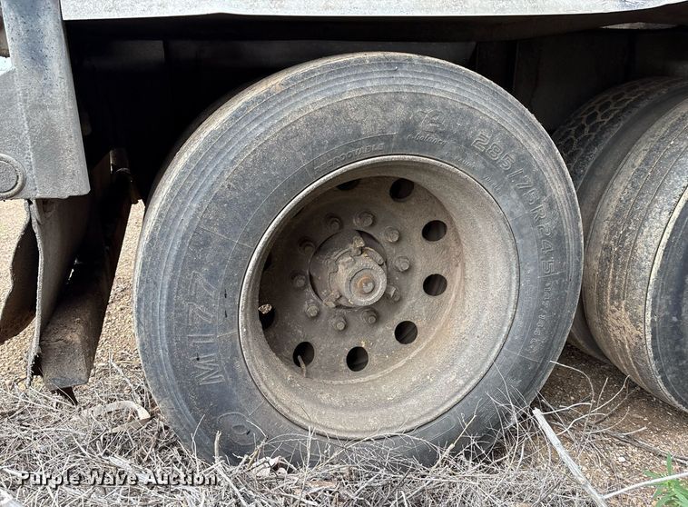 image for item DX7986 2013 Trinity  Eagle Bridge live bottom trailer