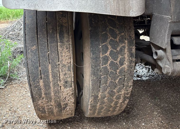 image for item DX7986 2013 Trinity  Eagle Bridge live bottom trailer