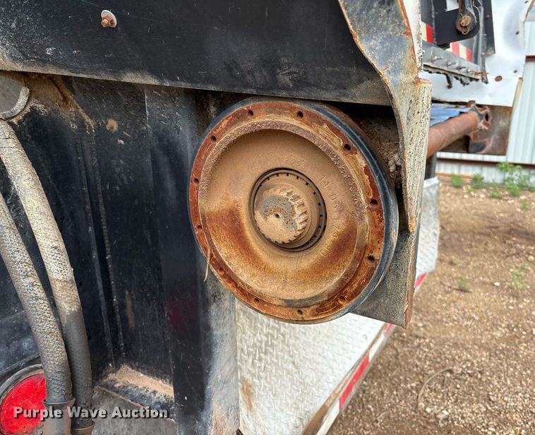 image for item DX7988 2011 Trinity Eagle Bridge live bottom trailer