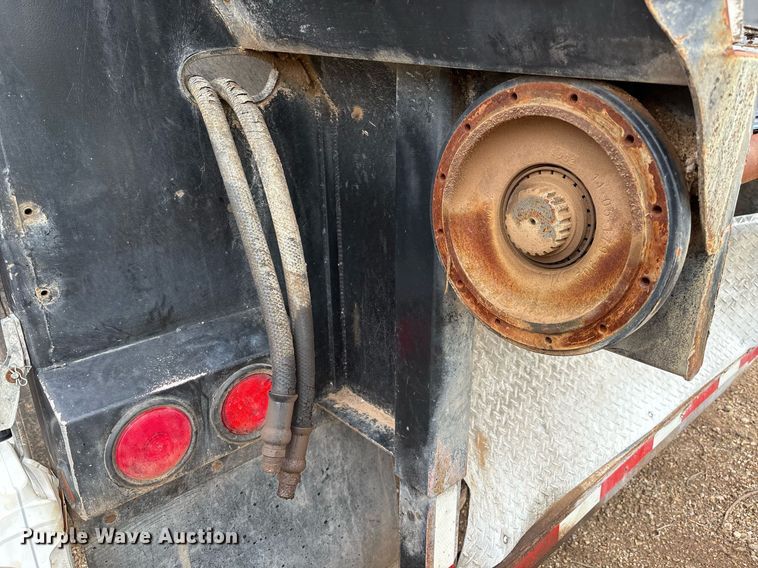 image for item DX7988 2011 Trinity Eagle Bridge live bottom trailer