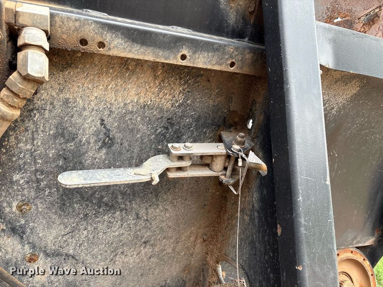 image for item DX7988 2011 Trinity Eagle Bridge live bottom trailer