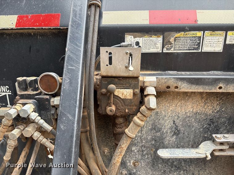 image for item DX7988 2011 Trinity Eagle Bridge live bottom trailer