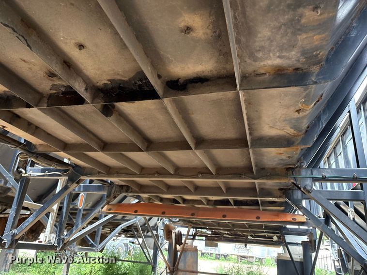 image for item DX7988 2011 Trinity Eagle Bridge live bottom trailer