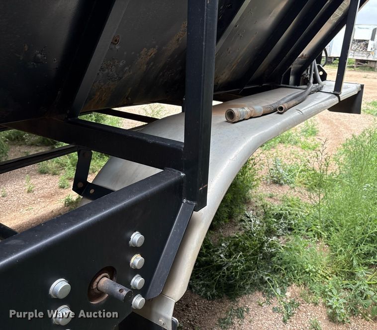 image for item DX7988 2011 Trinity Eagle Bridge live bottom trailer