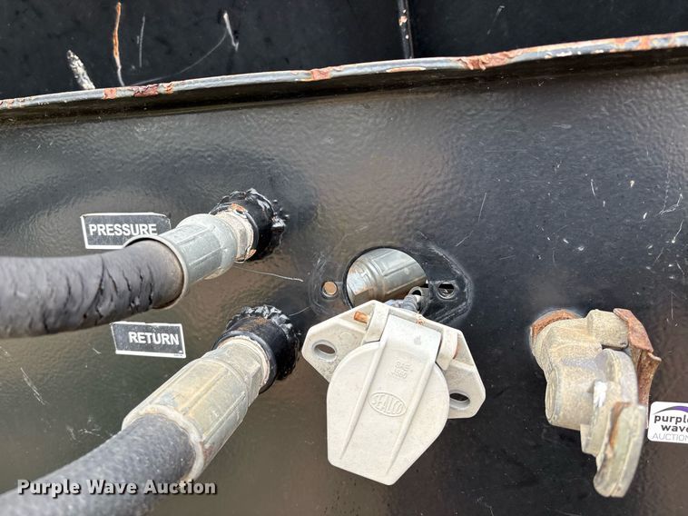 image for item DX7988 2011 Trinity Eagle Bridge live bottom trailer