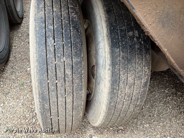 image for item DX7988 2011 Trinity Eagle Bridge live bottom trailer