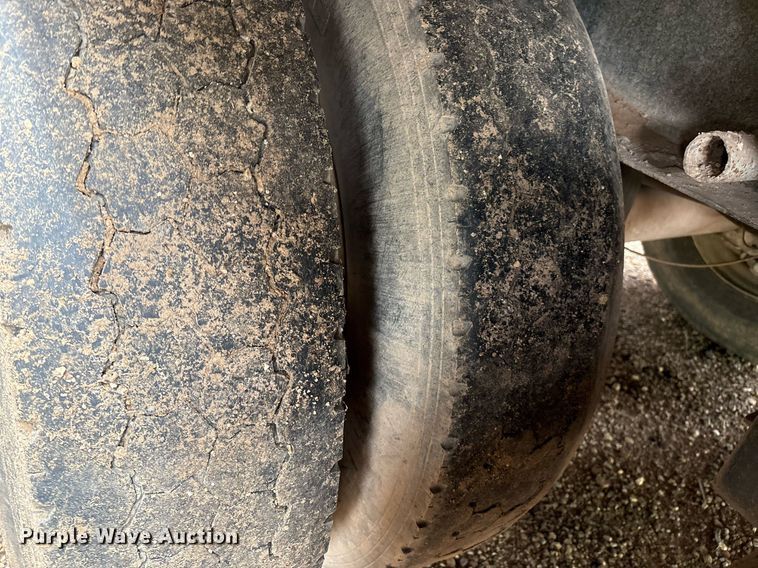 image for item DX7988 2011 Trinity Eagle Bridge live bottom trailer