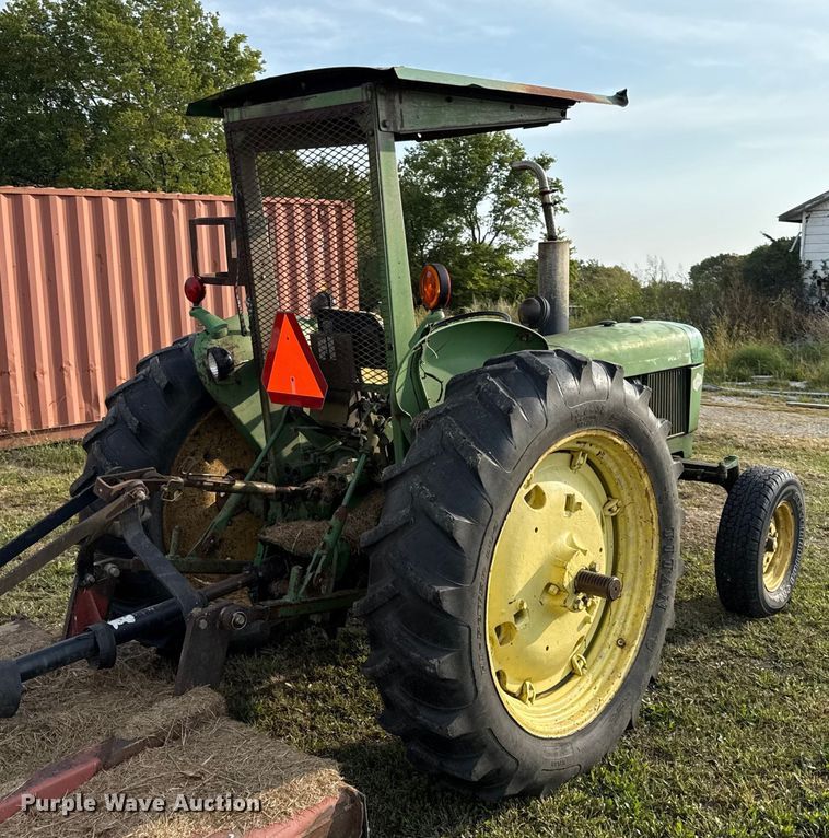image for item DY8111 1977 John Deere 2240 tractor